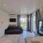 Velasquez Martinez Apartment *